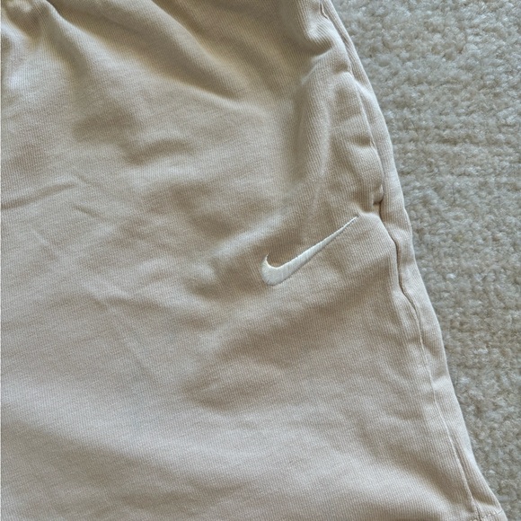 Cream Cloth Nike Shorts - Size XS - Picture 2 of 4